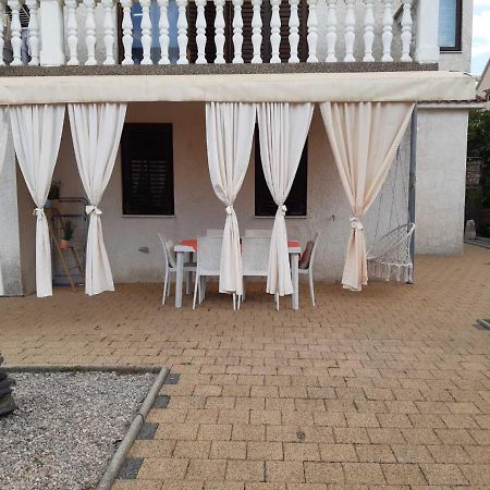 Apartment Margareta By El-Pi Tours Нивице Экстерьер фото