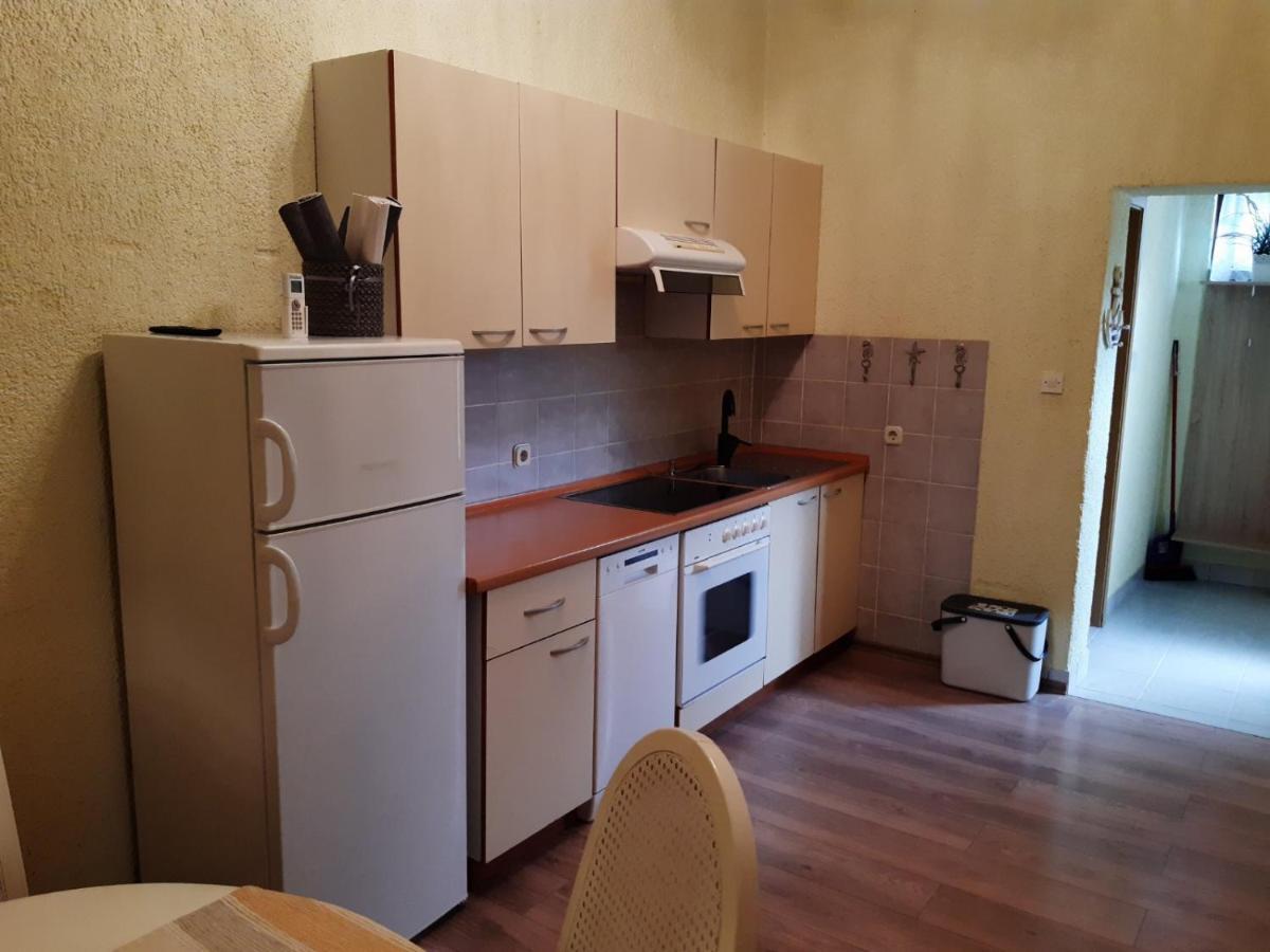 Apartment Margareta By El-Pi Tours Нивице Экстерьер фото