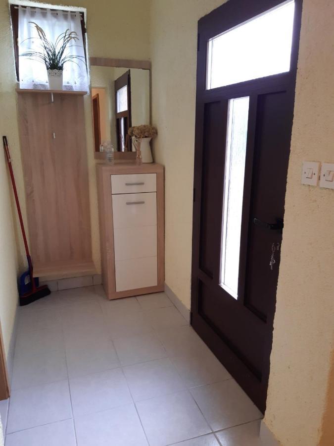 Apartment Margareta By El-Pi Tours Нивице Экстерьер фото