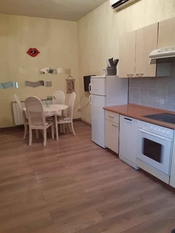 Apartment Margareta By El-Pi Tours Нивице Экстерьер фото