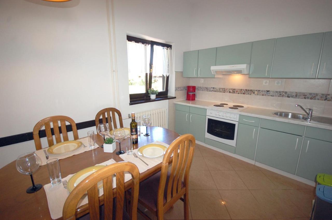 Apartment Margareta By El-Pi Tours Нивице Экстерьер фото