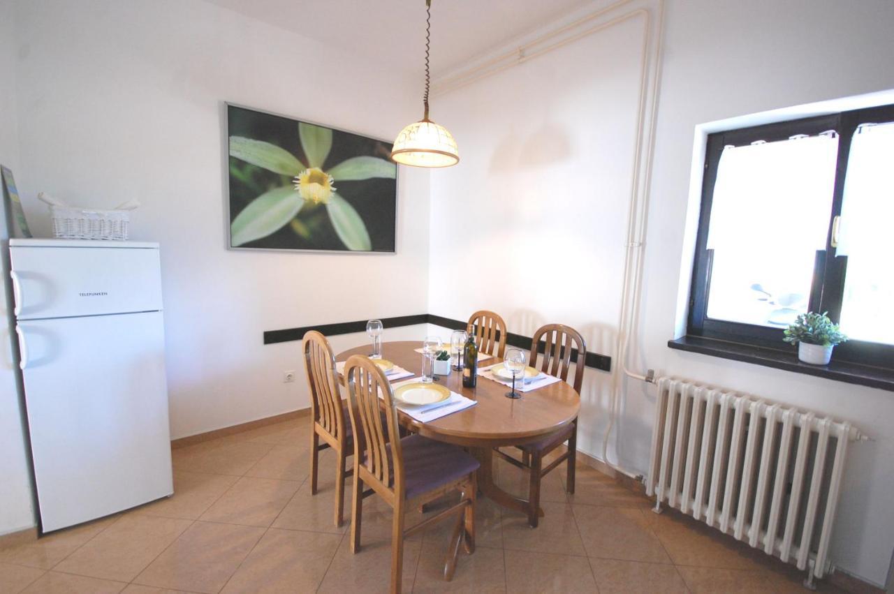 Apartment Margareta By El-Pi Tours Нивице Экстерьер фото