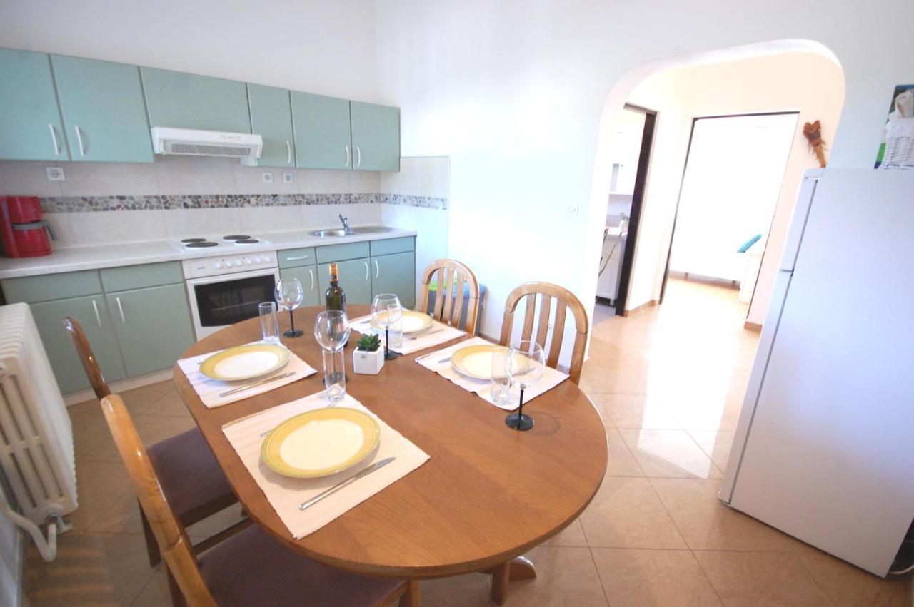 Apartment Margareta By El-Pi Tours Нивице Экстерьер фото