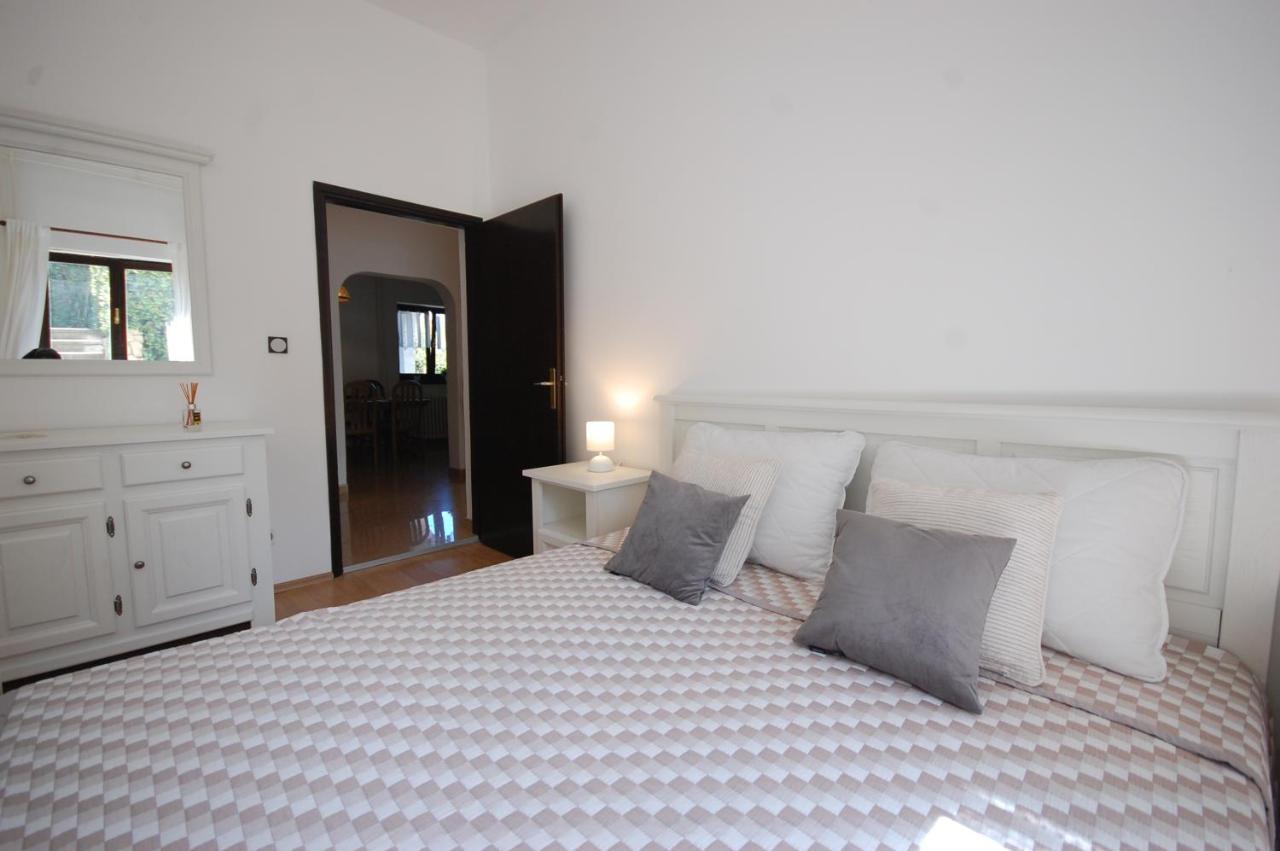 Apartment Margareta By El-Pi Tours Нивице Экстерьер фото
