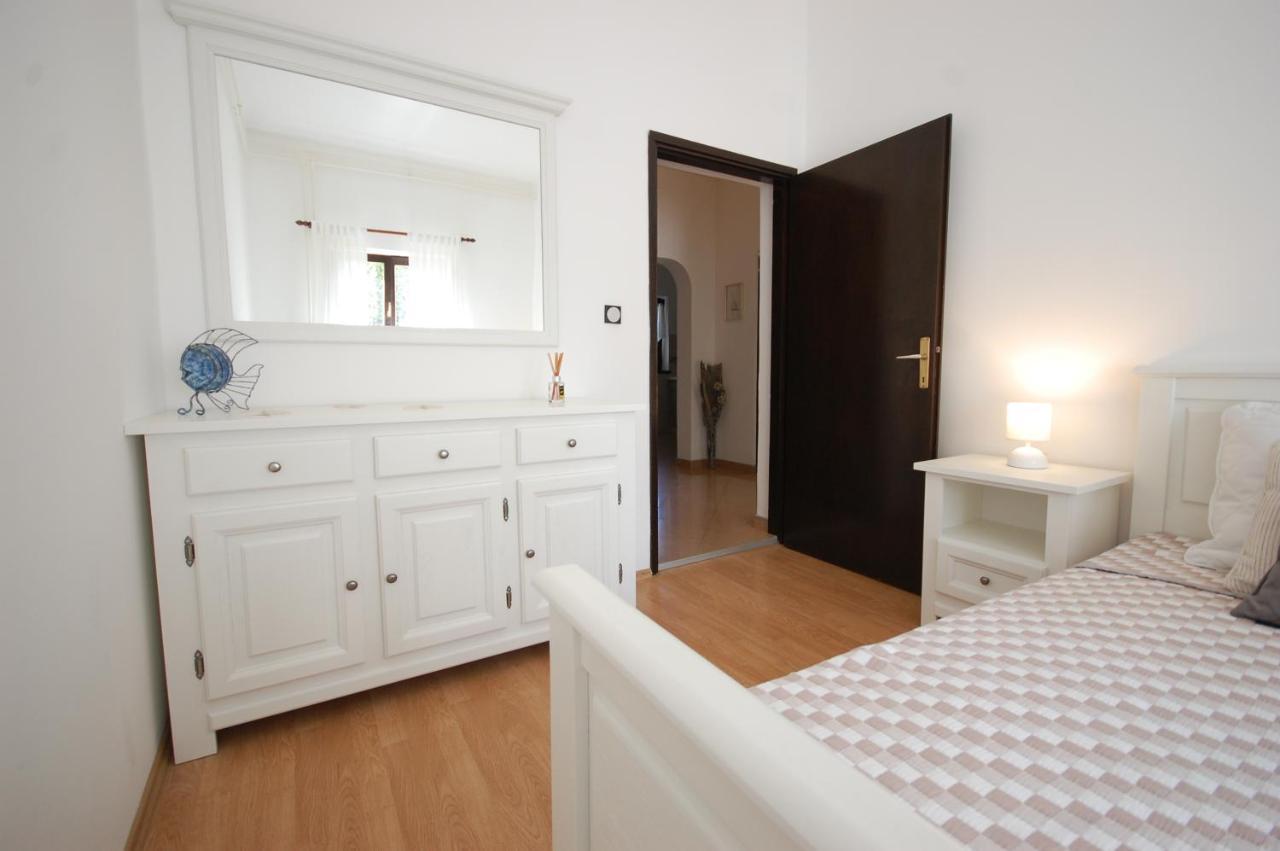 Apartment Margareta By El-Pi Tours Нивице Экстерьер фото