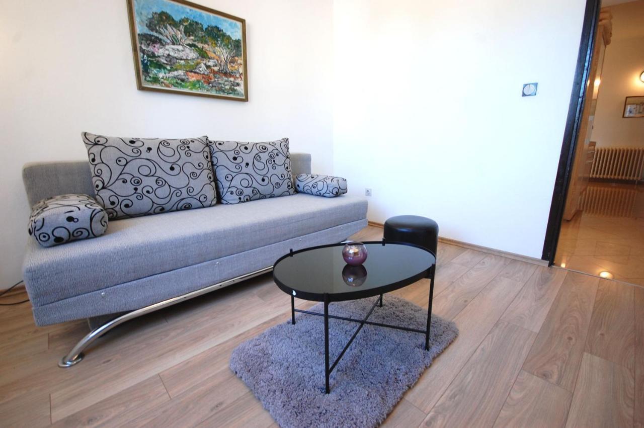 Apartment Margareta By El-Pi Tours Нивице Экстерьер фото